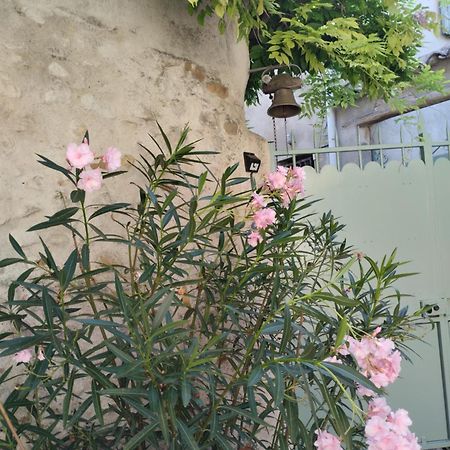 Chez Les Filles Bed & Breakfast Dions Exterior photo