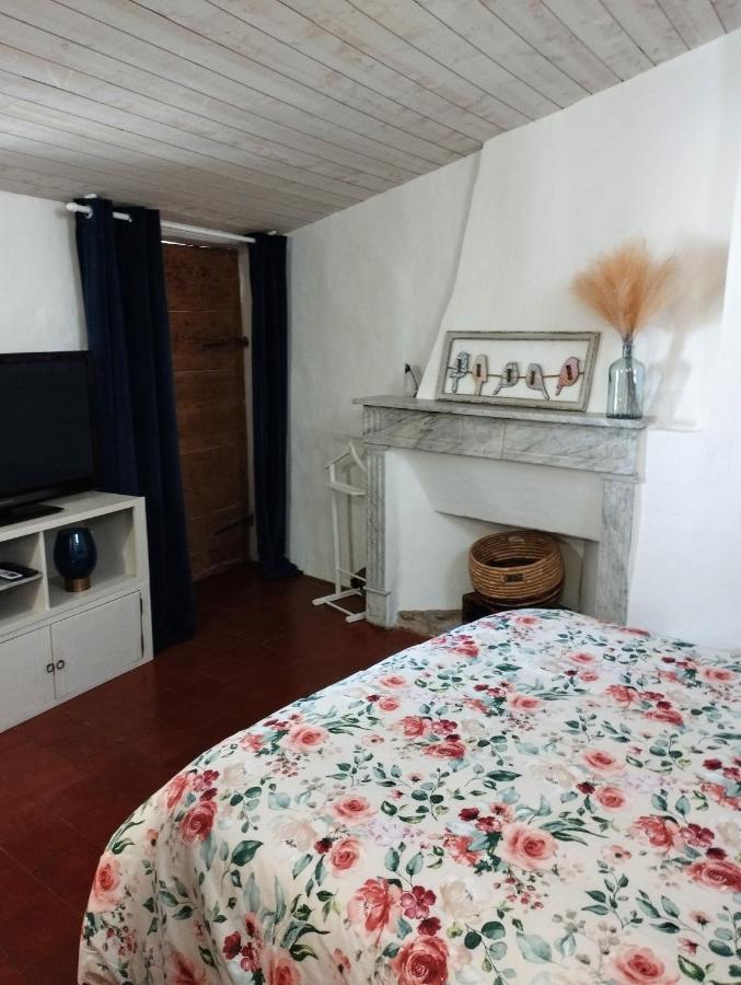 Chez Les Filles Bed & Breakfast Dions Exterior photo
