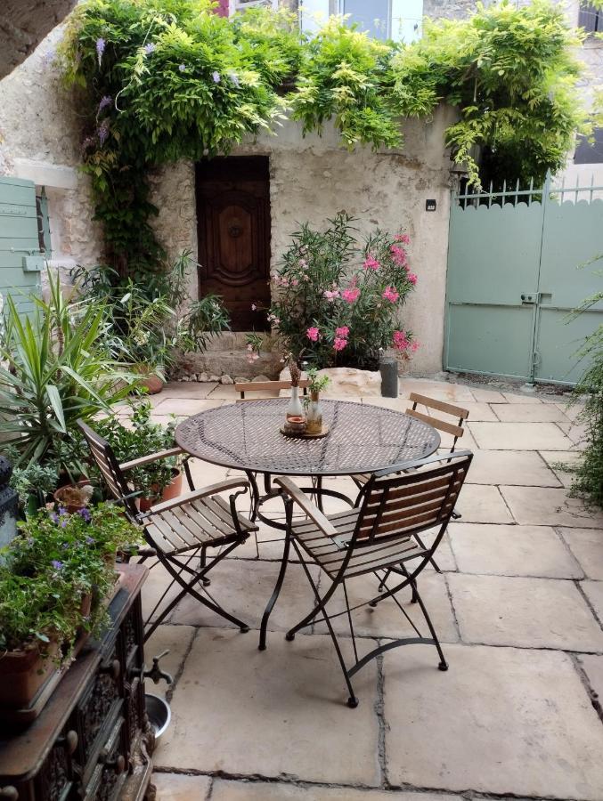 Chez Les Filles Bed & Breakfast Dions Exterior photo